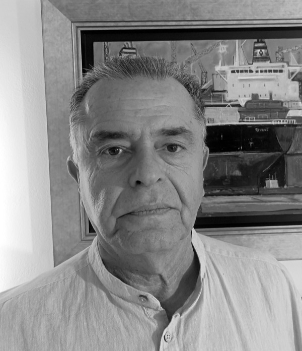 Ο Χάρης Παπακυριακού, ο συγγραφέας του λεξικού